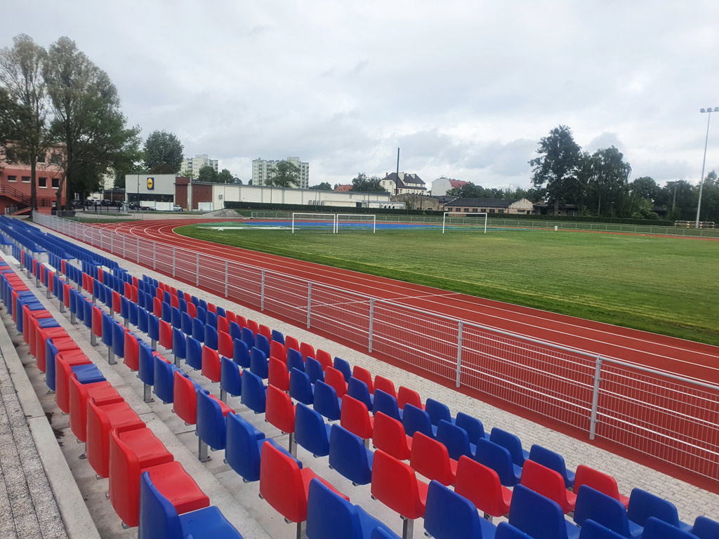 Budowa systemu nawadniania i regeneracja murawy na boisku sportowym w Pile